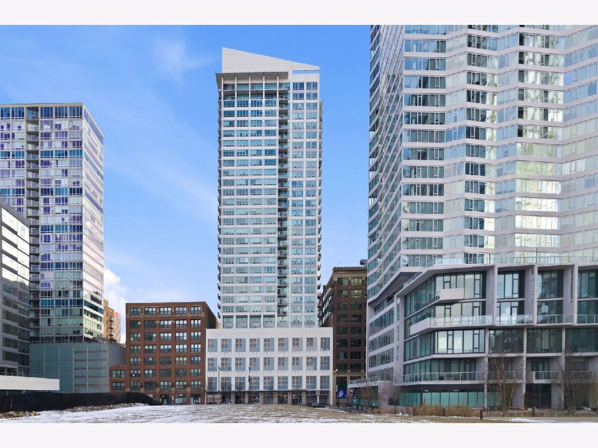  For Sale Chicago Illinois, 701 Wells Street