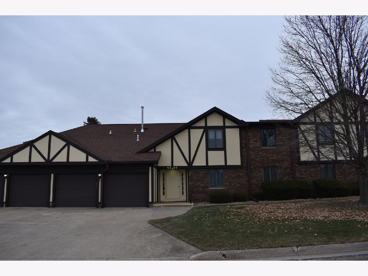  For Sale Pontiac Illinois, 44 Crystal Court