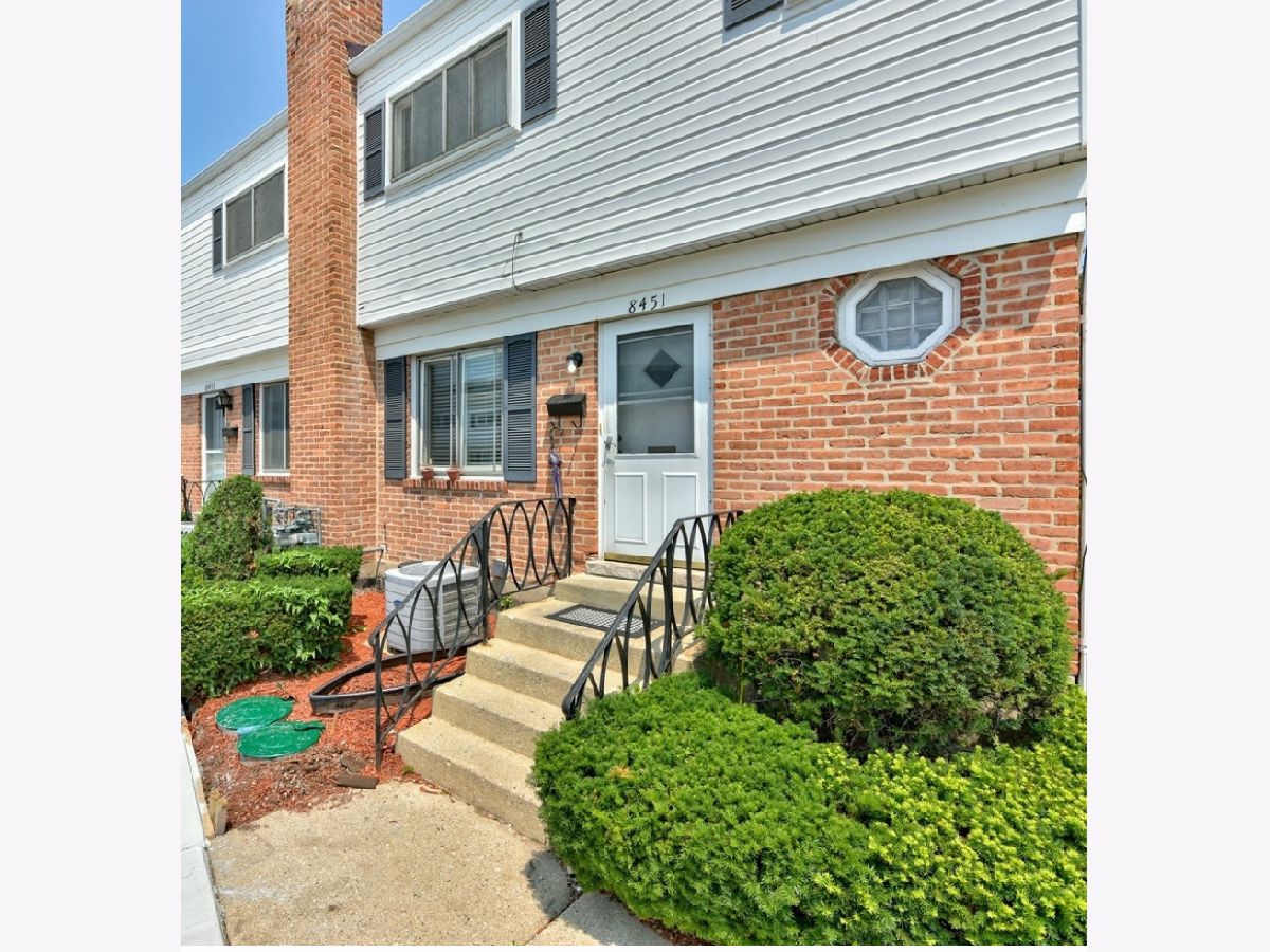  For Sale Skokie Illinois, 8451 Linder Court