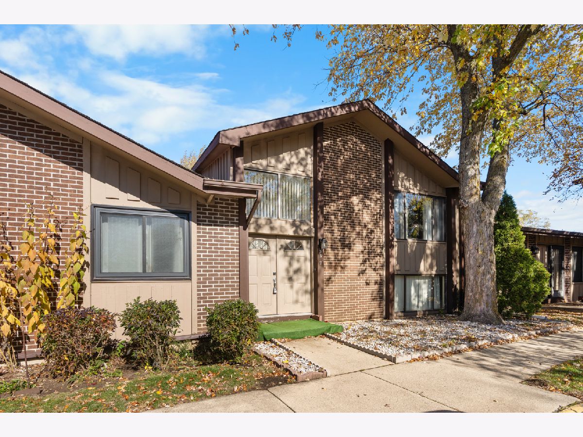 Townhomes & Condos & Homes For Sale Ventura 21 Roselle Illinois, 532 Devon Avenue