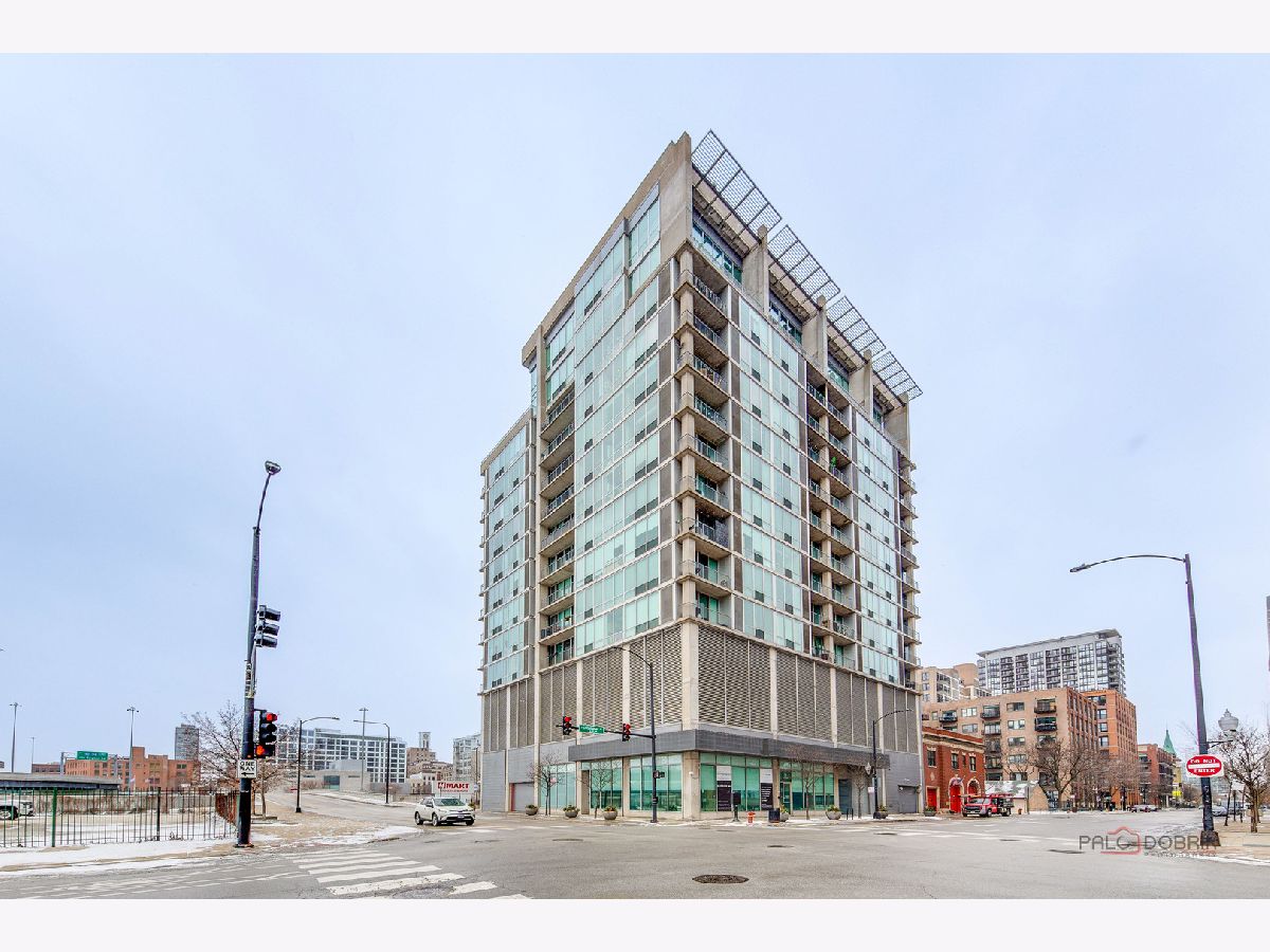 Condominiums For Sale Platinum Tower Chicago Illinois, 700 Van Buren Street