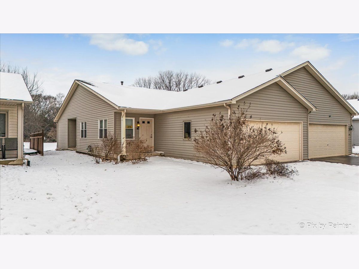  For Sale North Aurora Illinois, 40 Walnut Drive