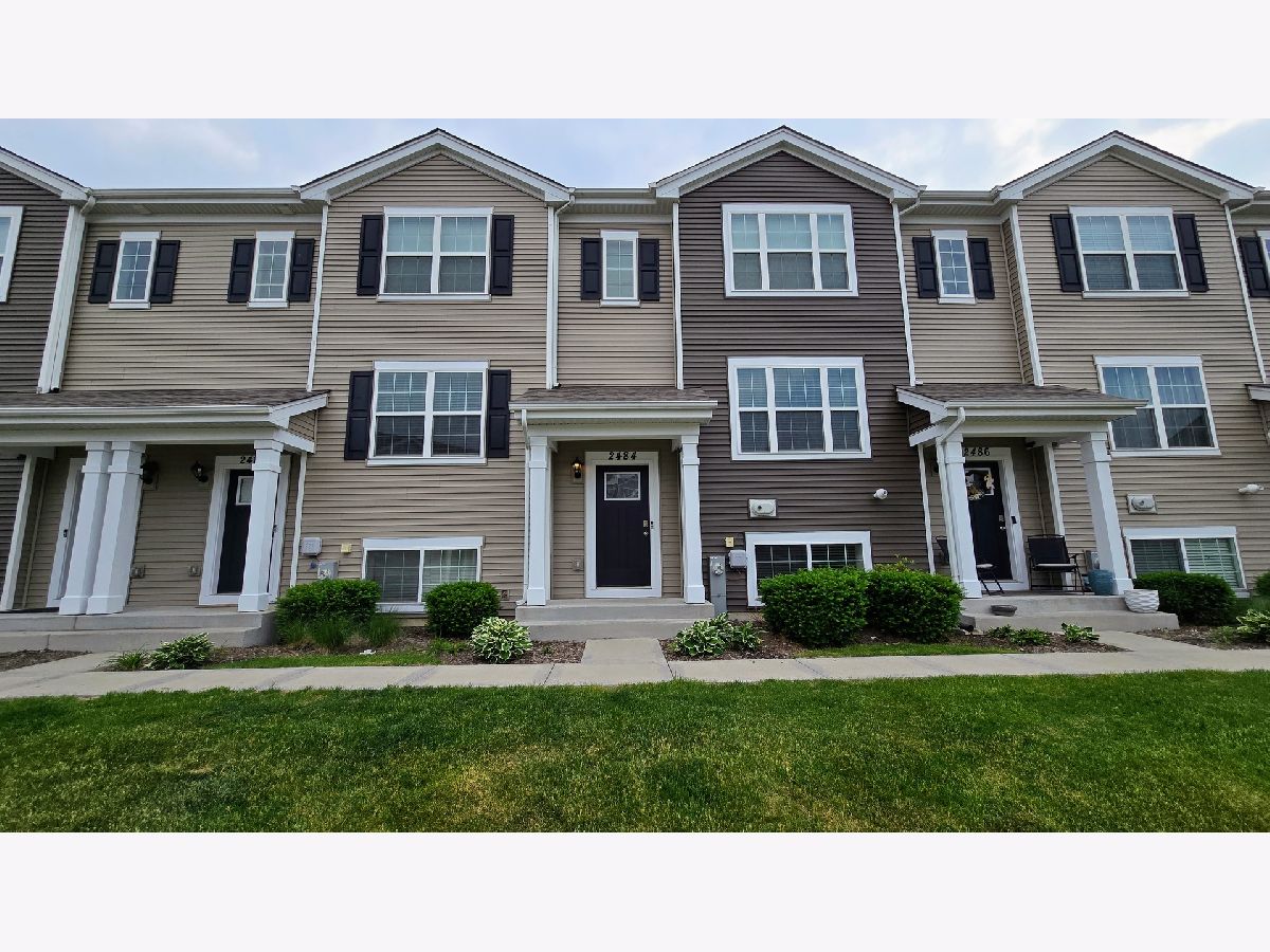 Townhomes & Condos & Homes For Rent Cambridge Lakes Pingree Grove Illinois, 2484 Alison