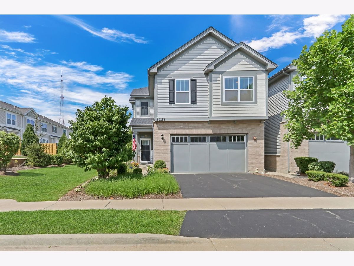  Rented Arlington Heights Illinois, 3227 Heritage