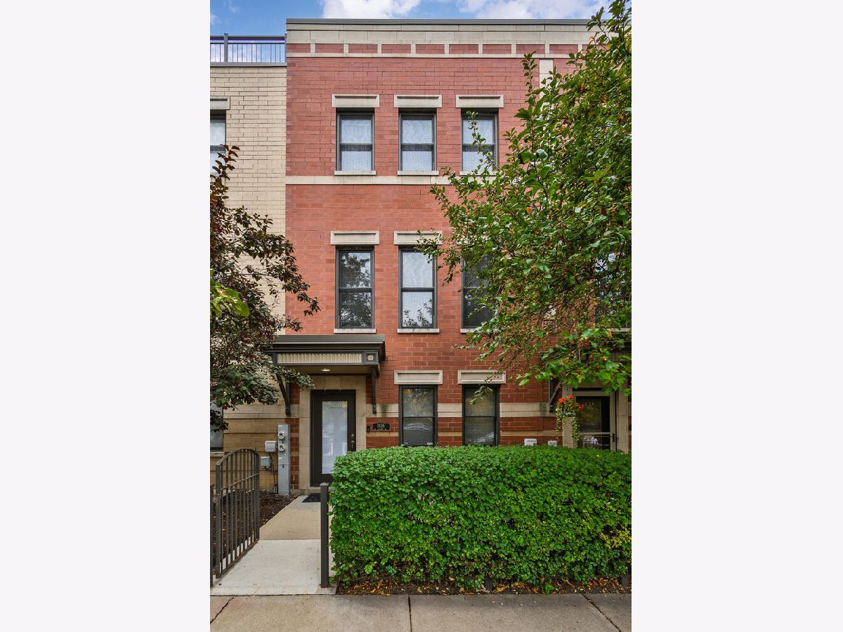 Townhomes & Condos For Sale River Village Chicago Illinois, 1036 Crosby Street