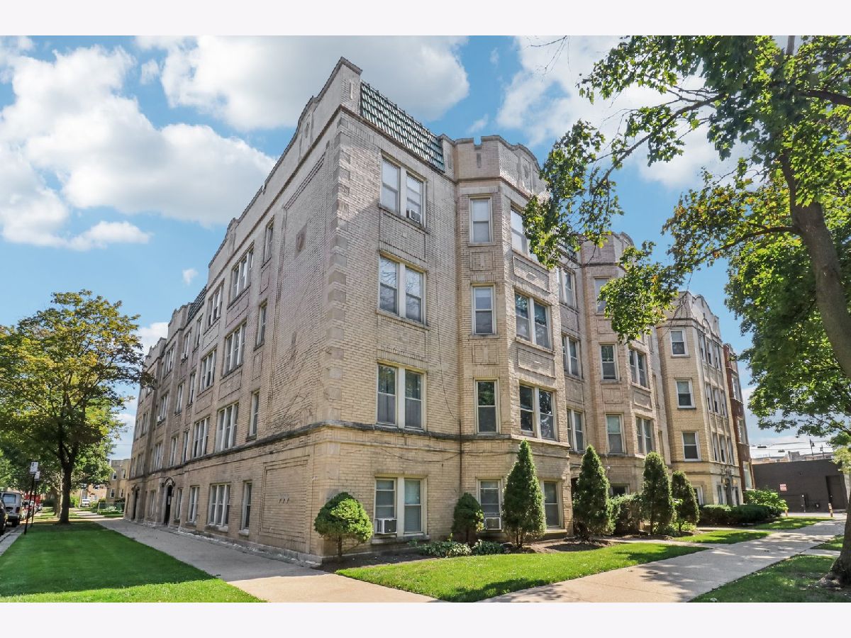  For Sale Chicago Illinois, 5621 Spaulding Avenue