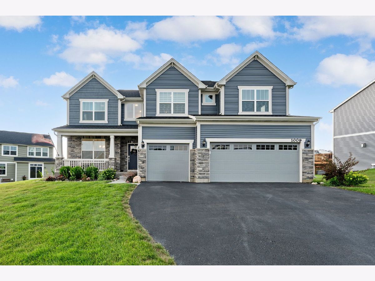  For Sale Crystal Lake Illinois, 1009 Persimmon Court