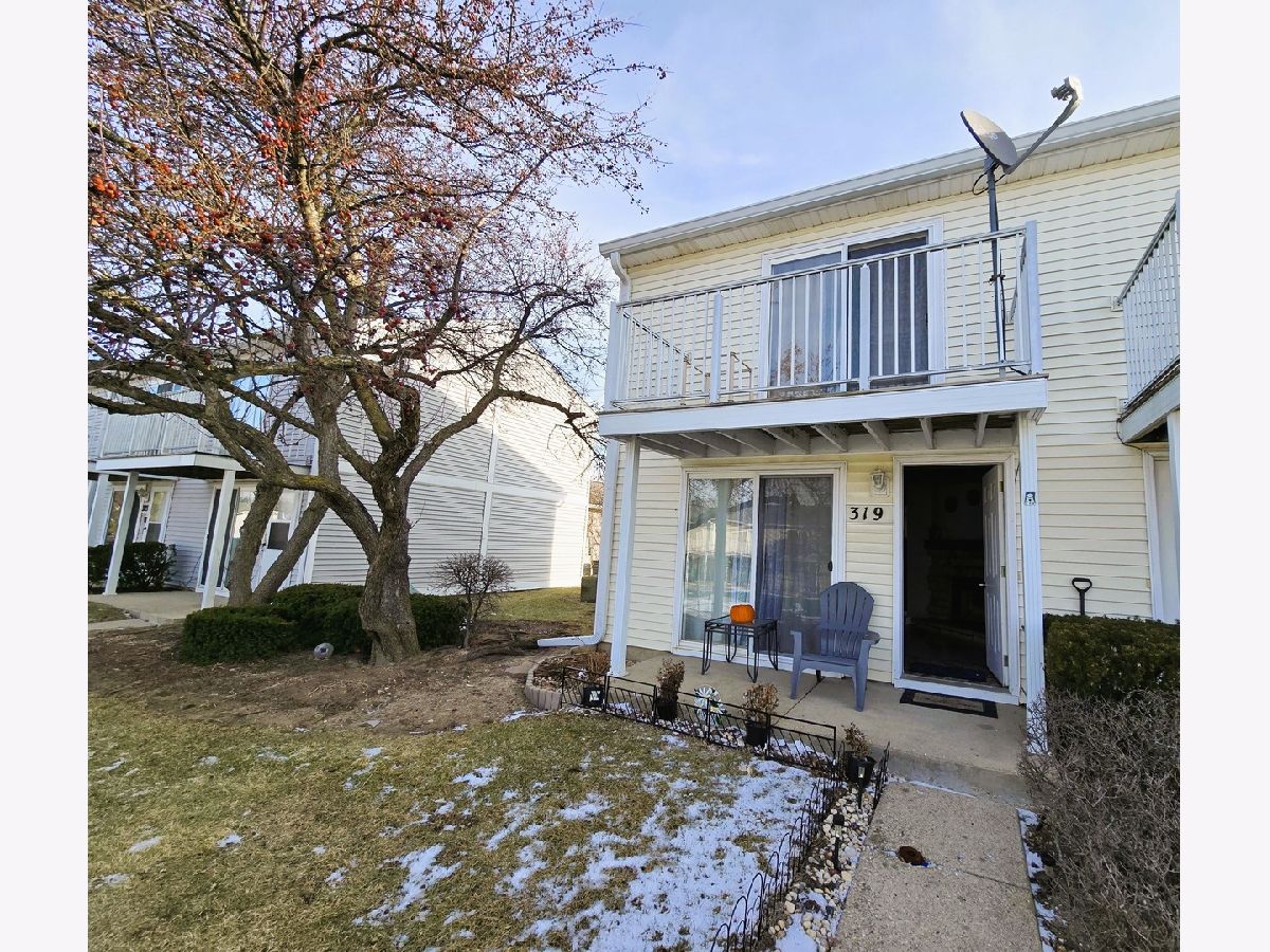  For Sale Round Lake Beach Illinois, 319 Meadow Green Lane