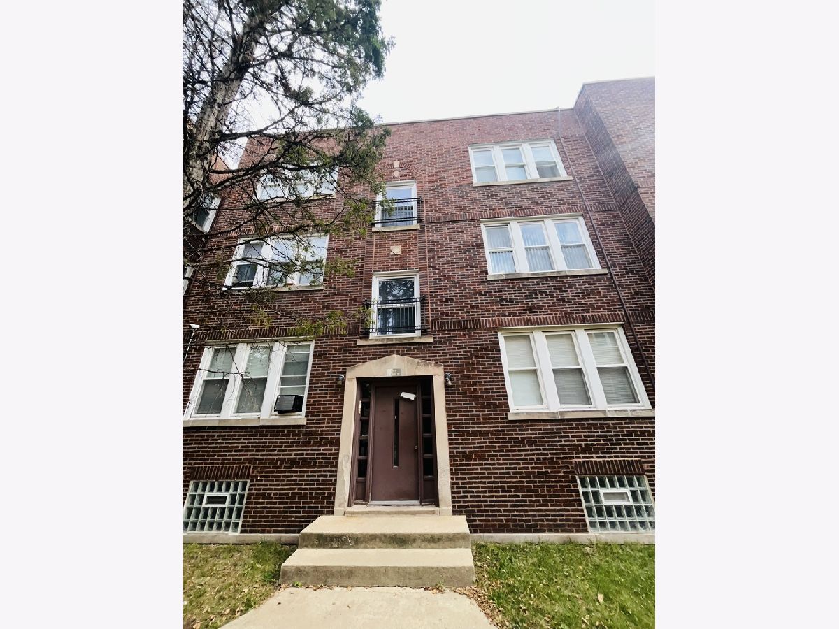  Rented Chicago Illinois, 5852 Higgins
