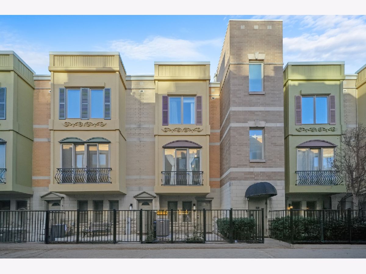 Townhomes For Sale Via Como Due Chicago Illinois, 909 Ohio Street