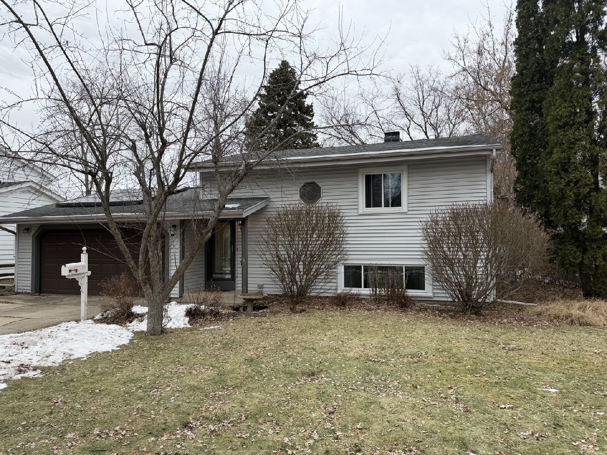  For Sale Crystal Lake Illinois, 316 Maplewood Lane