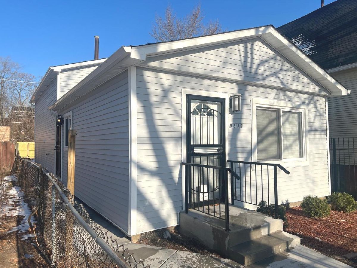  For Sale Chicago Illinois, 9339 Burnside Avenue