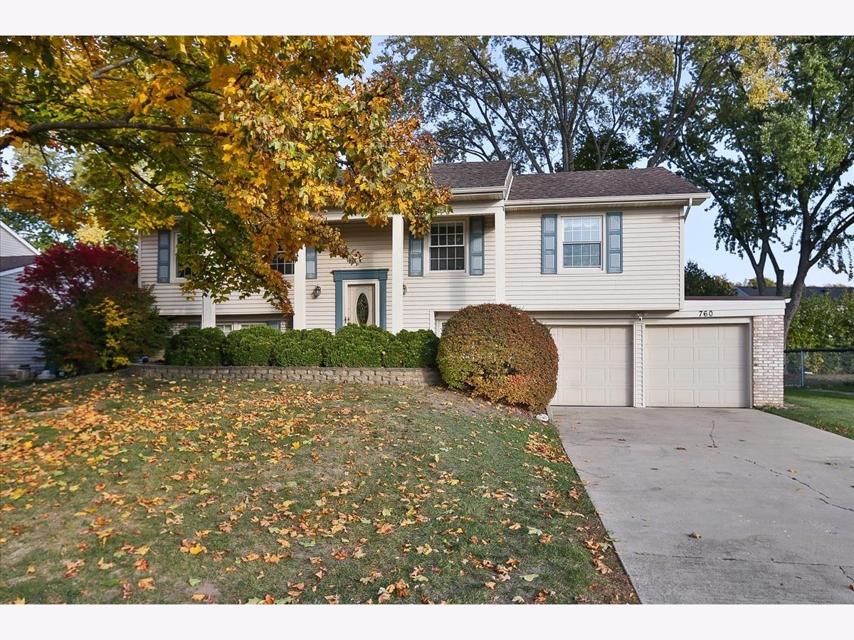Homes For Sale Strathmore Buffalo Grove Illinois, 760 Checker Drive
