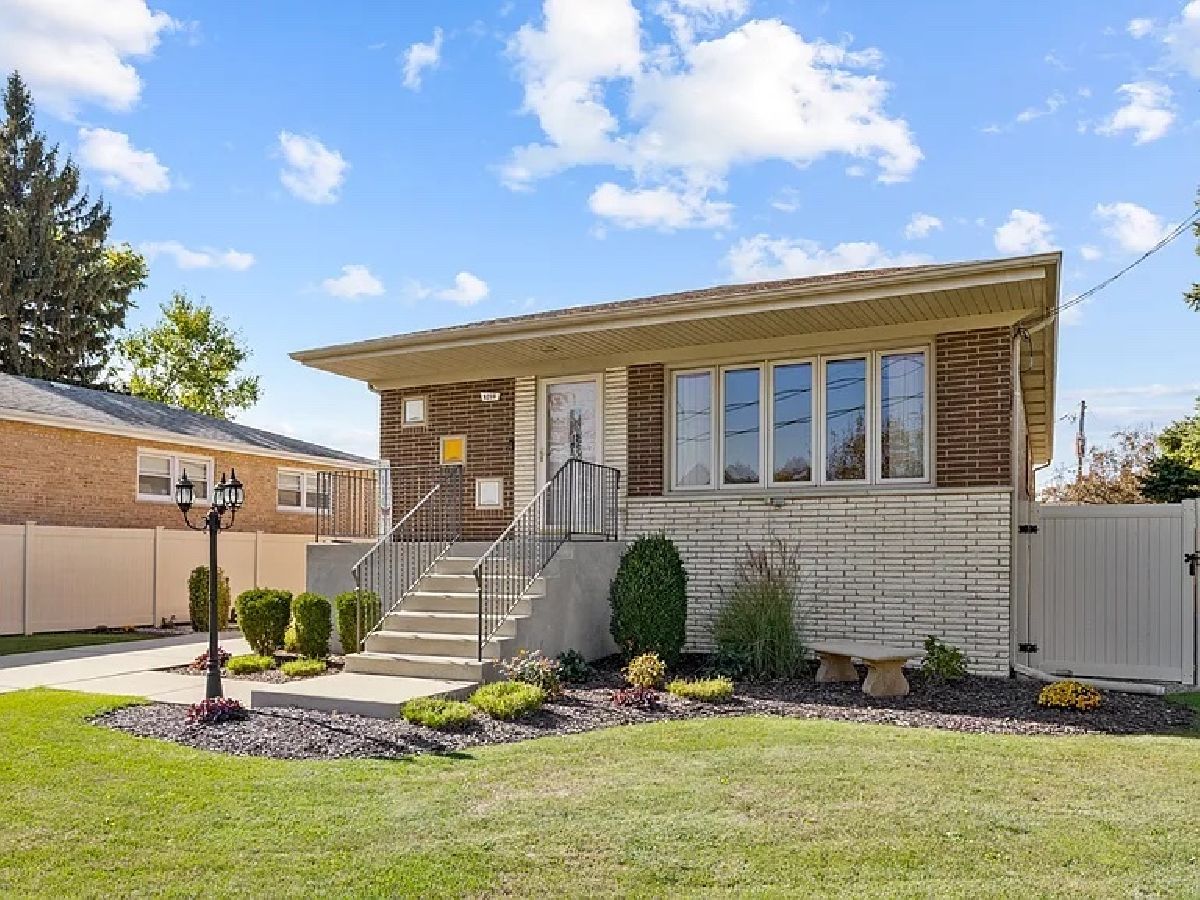  Rented Oak Lawn Illinois, 9208 Nashville