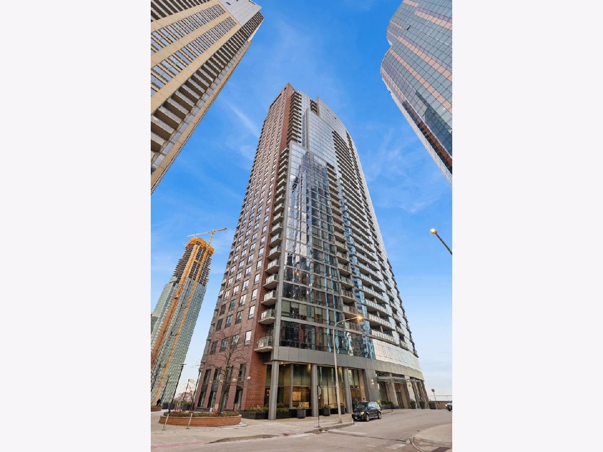  Sold Chicago Illinois, 450 Waterside