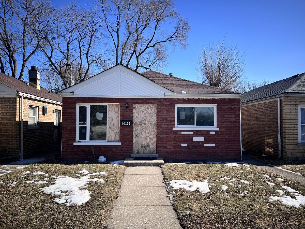  For Sale Chicago Illinois, 10235 Oglesby Avenue