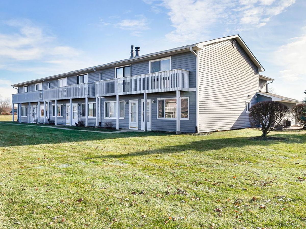 Townhomes & Condos Sold Woodland Hills Gurnee Illinois, 17475 Chestnut