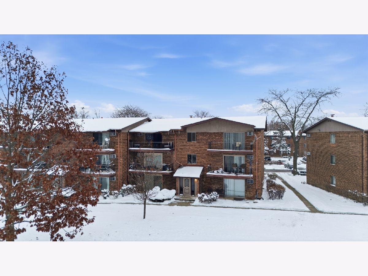  Rented Woodridge Illinois, 2556 Waterbury