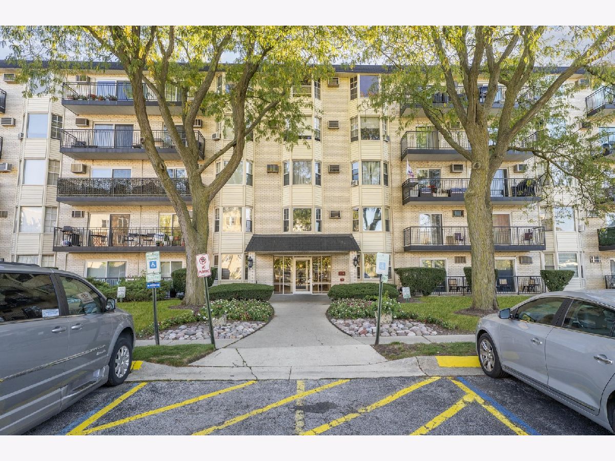Condominiums For Sale Edens Point Morton Grove Illinois, 5506 Lincoln Avenue