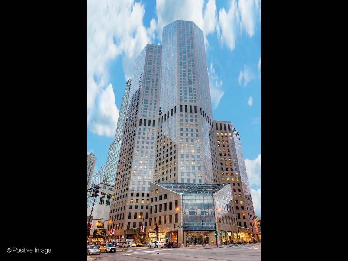Condominiums For Sale One Magnificent Mile Chicago Illinois, 950 Michigan Avenue