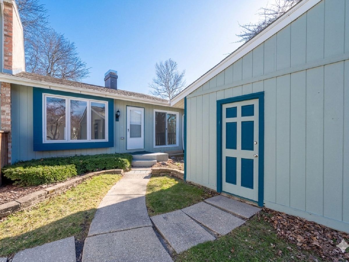  For Sale Bloomingdale Illinois, 247 Driftwood Lane