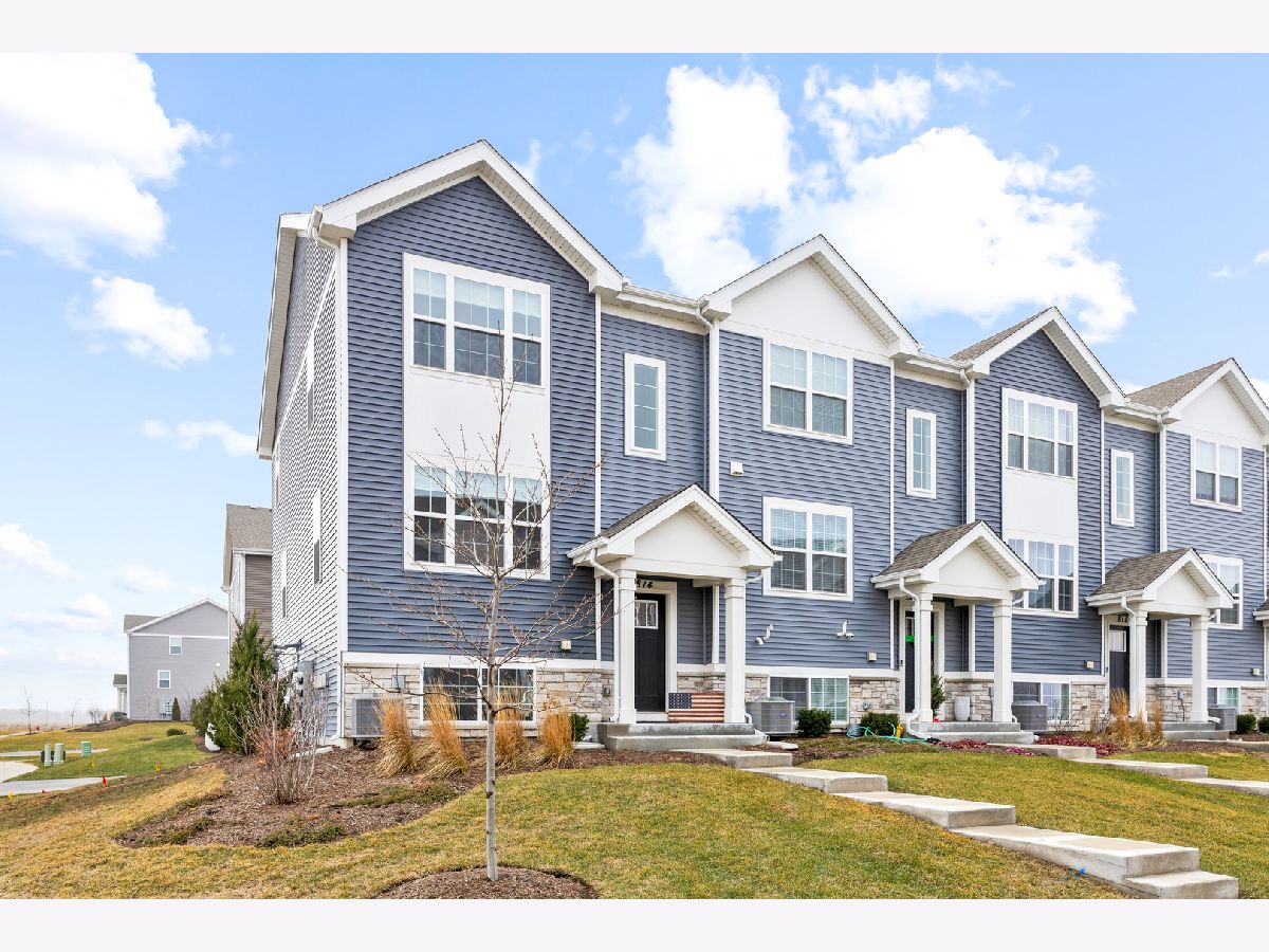 Homes & Condos & Townhomes For Sale Prairie Ridge Hampshire Illinois, 814 Briar Glen Court