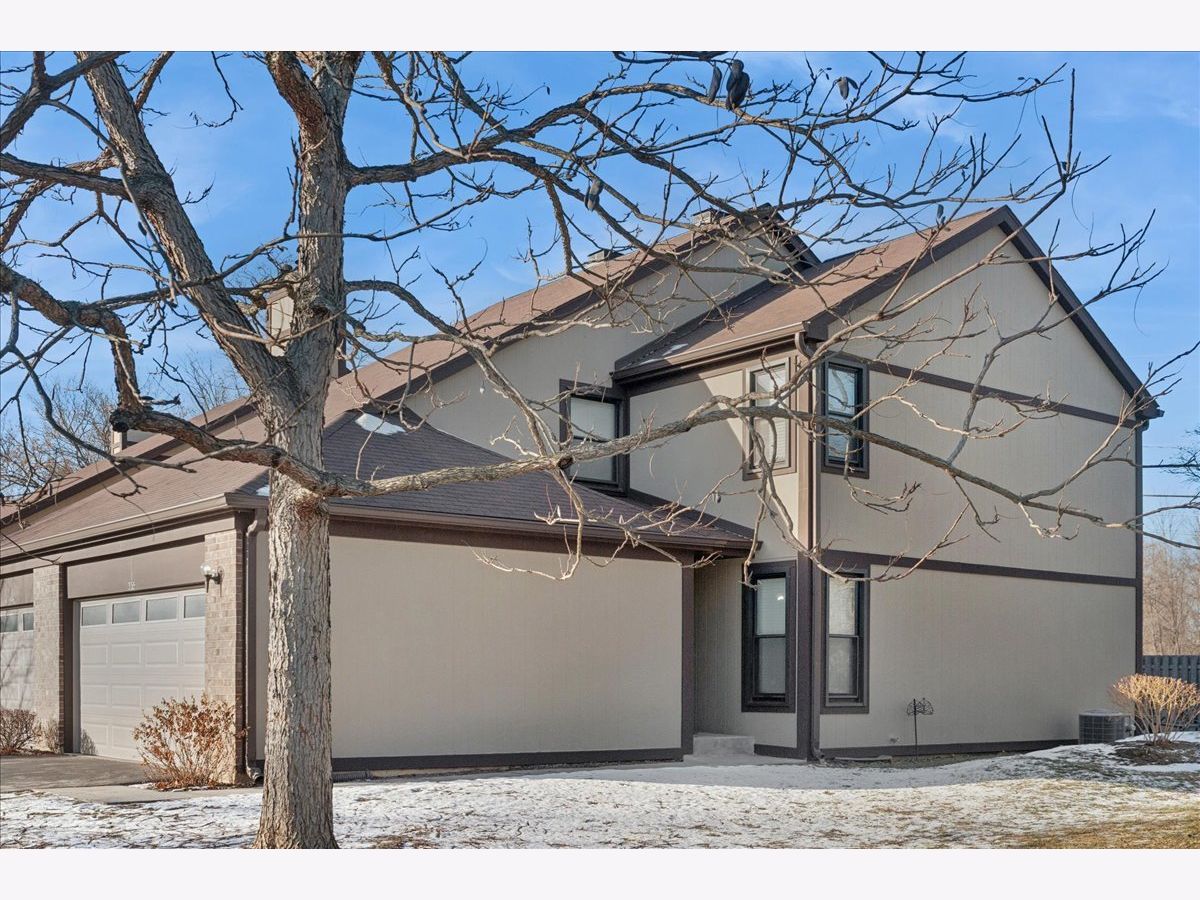  Rented Wheeling Illinois, 335 Shadow Bend