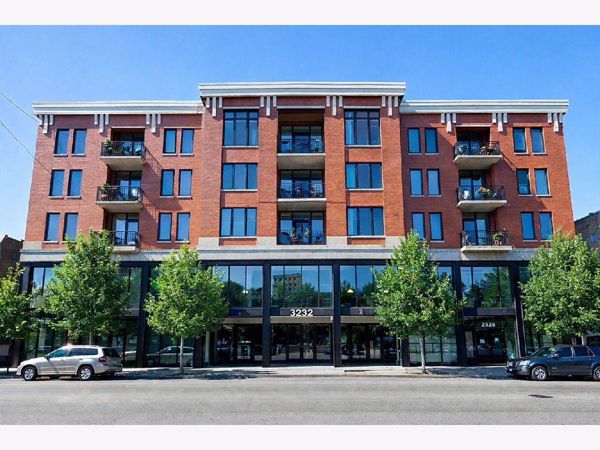 Condominiums Rented Plaza 32 Chicago Illinois, 3232 Halsted