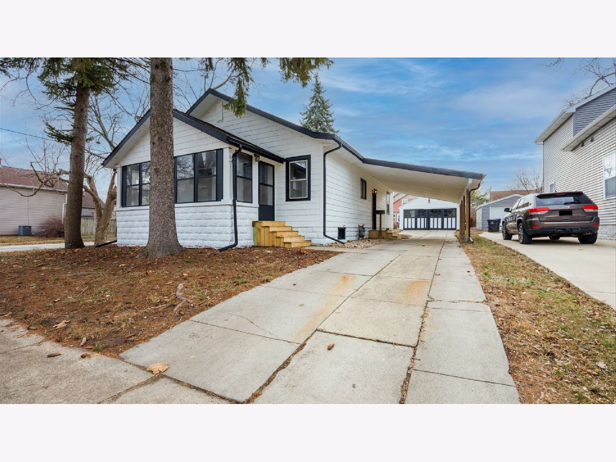 Homes & Condos & Townhomes For Sale Dimmitts Grove Bloomington Illinois, 611 Olive Street