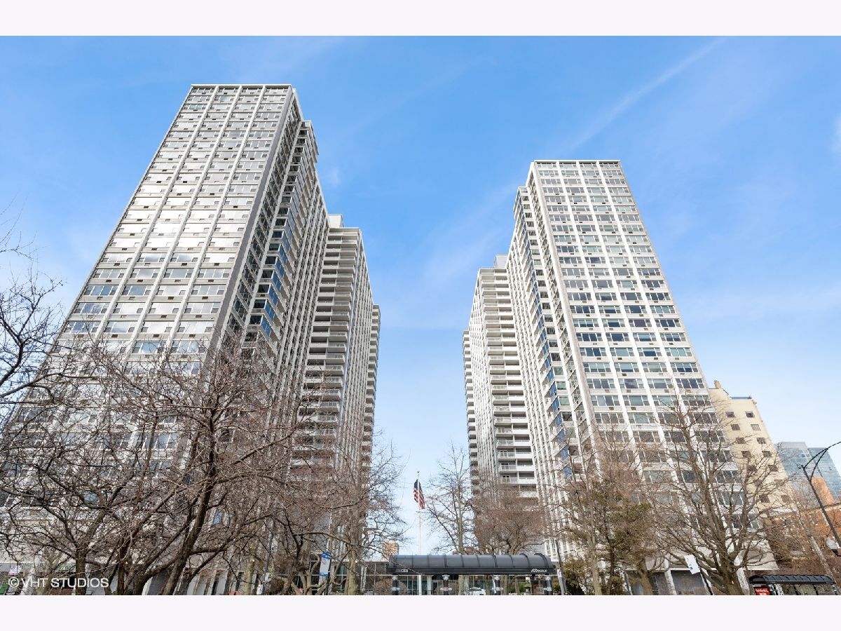 Condominiums For Sale Imperial Towers Chicago Illinois, 4250 Marine Drive