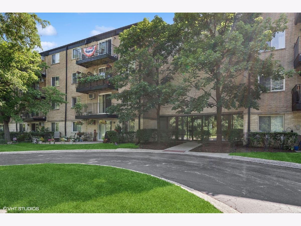 Condominiums Sold Brandenberry Park Arlington Heights Illinois, 1215 Waterman