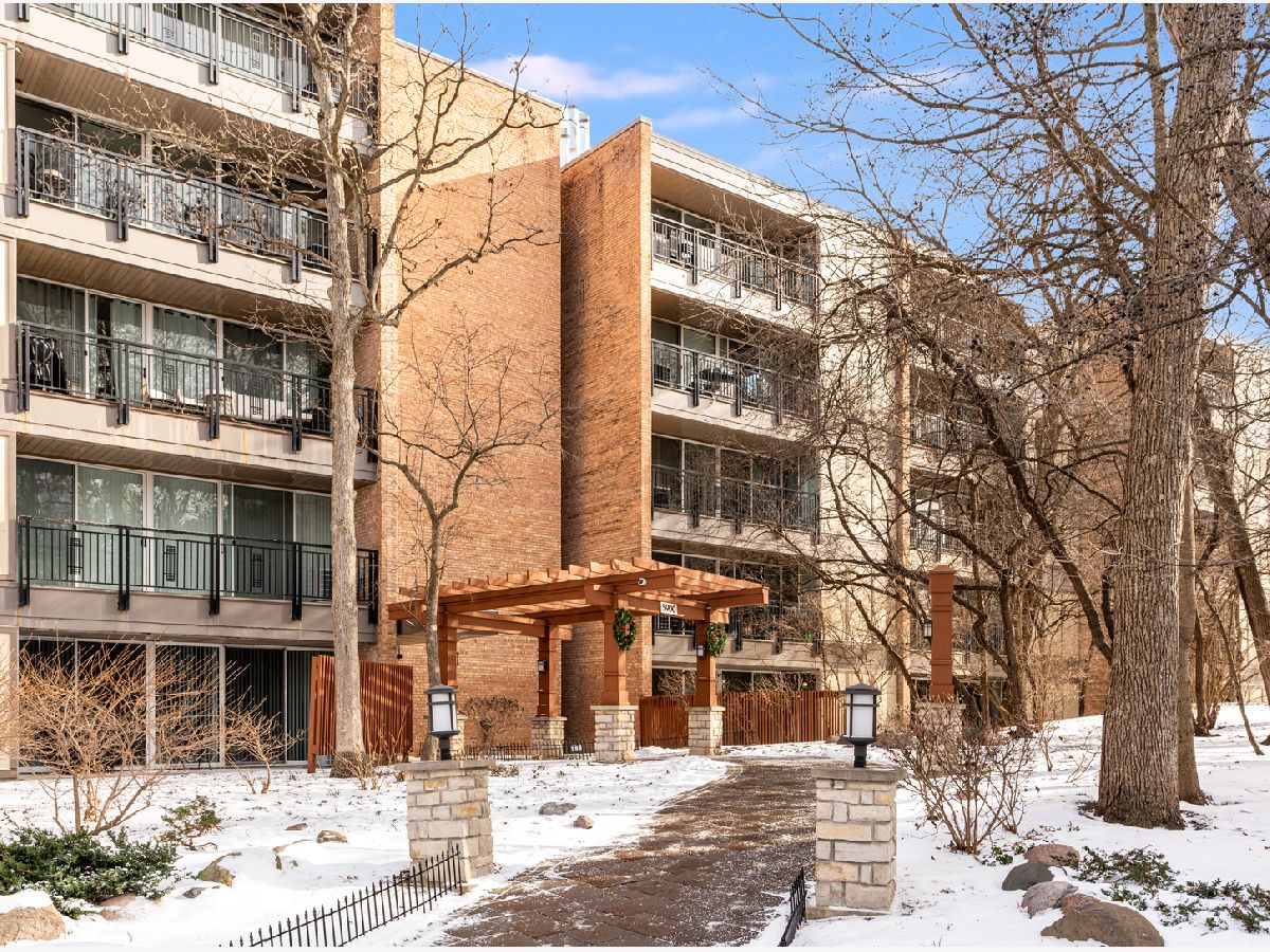  For Sale Lisle Illinois, 5900 Oakwood Drive