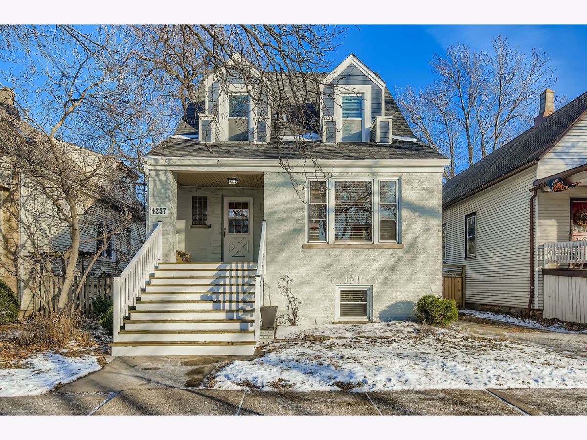  For Sale Chicago Illinois, 4237 Avers Avenue