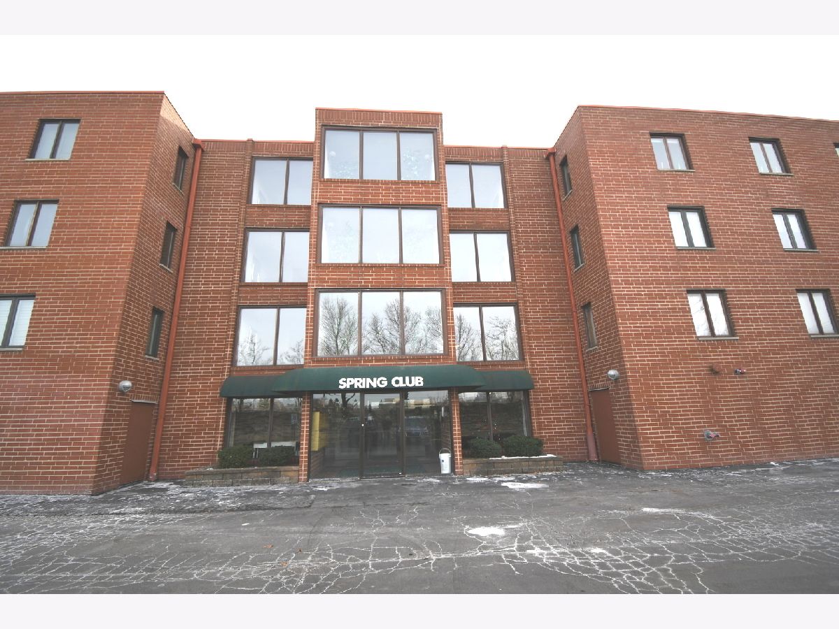 Condominiums For Sale Spring Club Oakbrook Terrace Illinois, 1S045 Spring Road