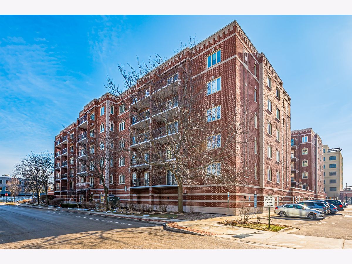 Condominiums For Sale Towne Square Skokie Illinois, 5005 Warren Street
