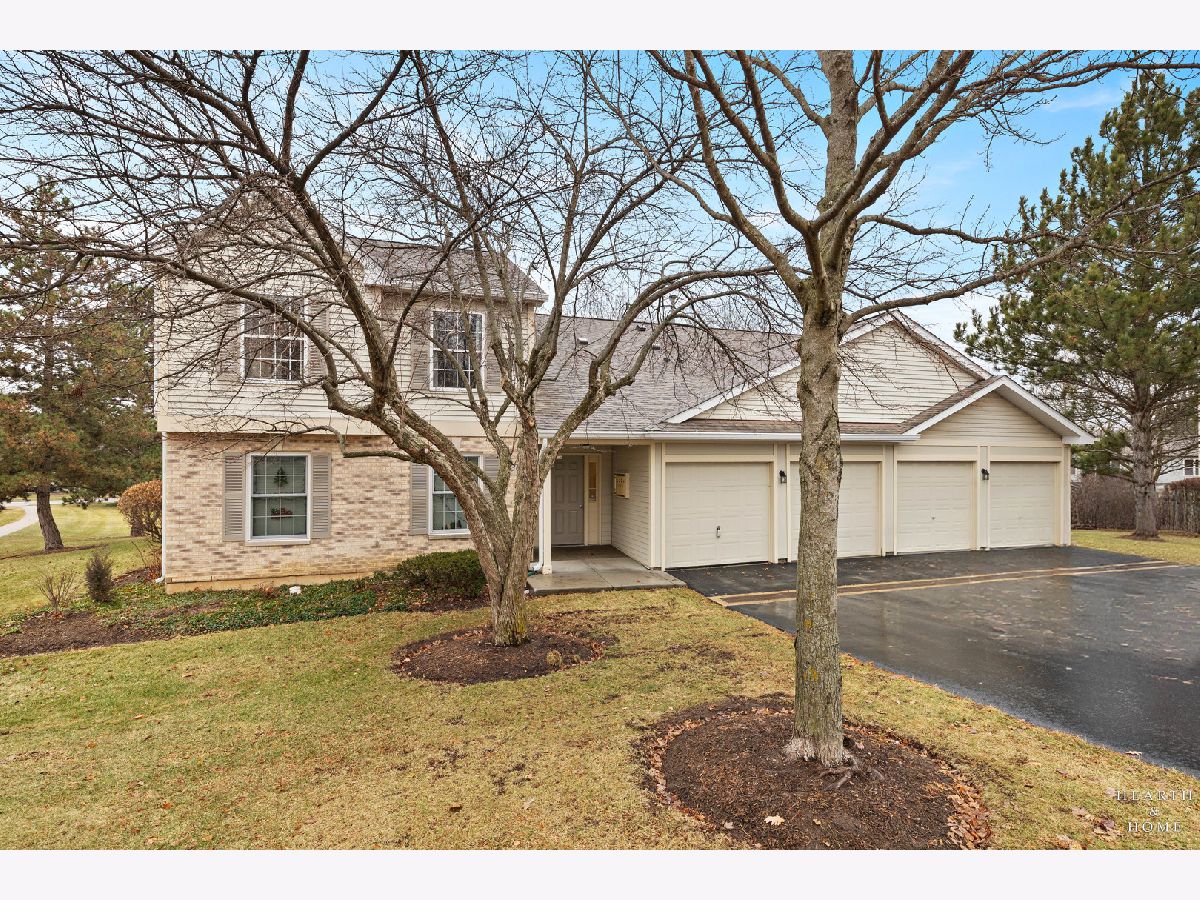 Condos & Townhomes For Sale Oakwood Hills Elgin Illinois, 330 Buckingham Circle