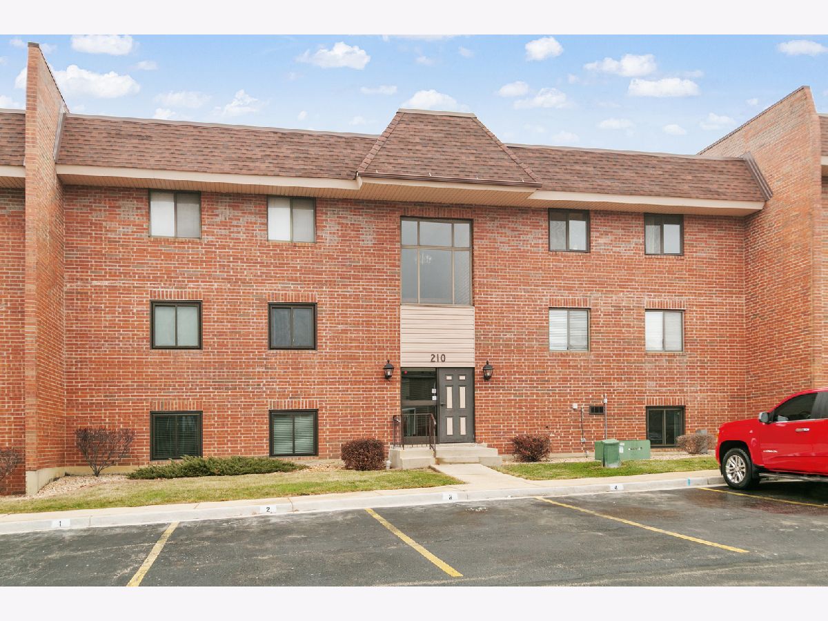  For Sale Lombard Illinois, 210 Fountainview Lane