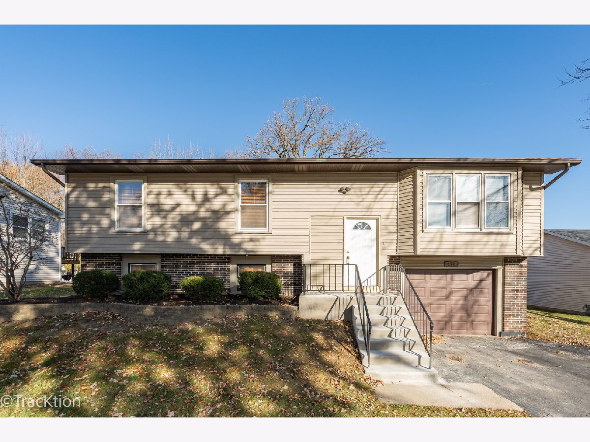  For Sale Bolingbrook Illinois, 672 Londonberry Lane