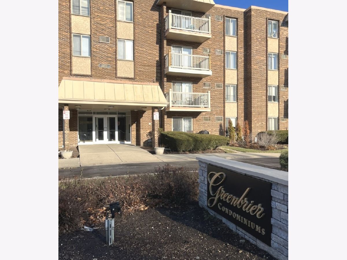 Homes & Condominiums For Rent Greenbrier Arlington Heights Illinois, 2423 Kennicott