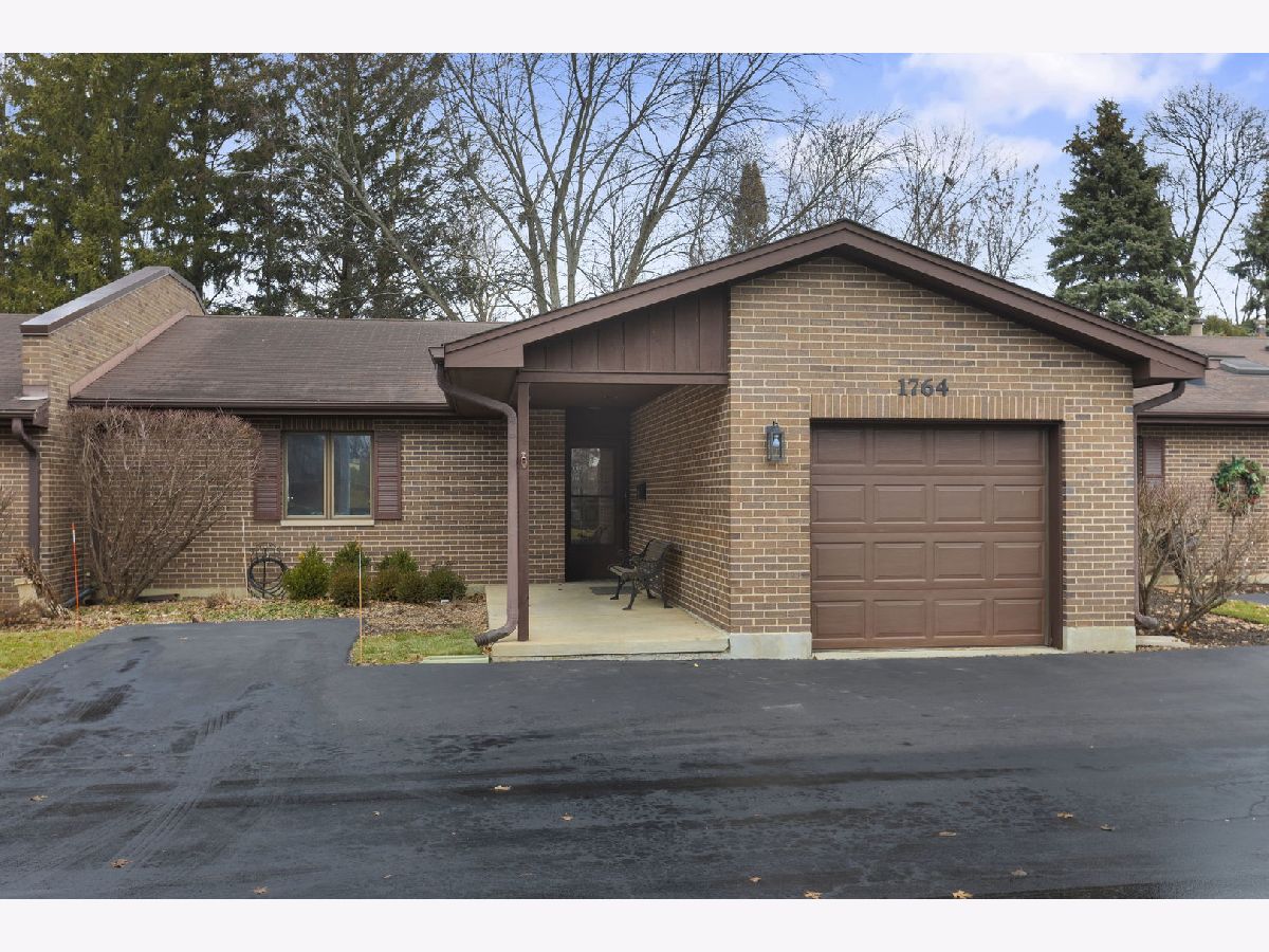 Condos & Townhomes For Sale Jefferson Gardens Glenview Illinois, 1764 Jefferson Avenue