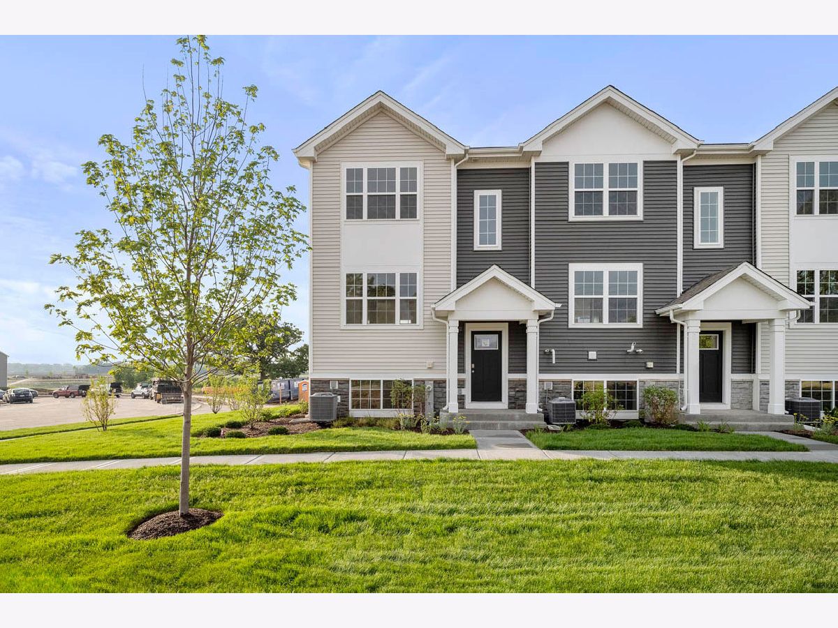 Homes & Condos & Townhomes For Sale Prairie Ridge Hampshire Illinois, 881 Briar Glen Court