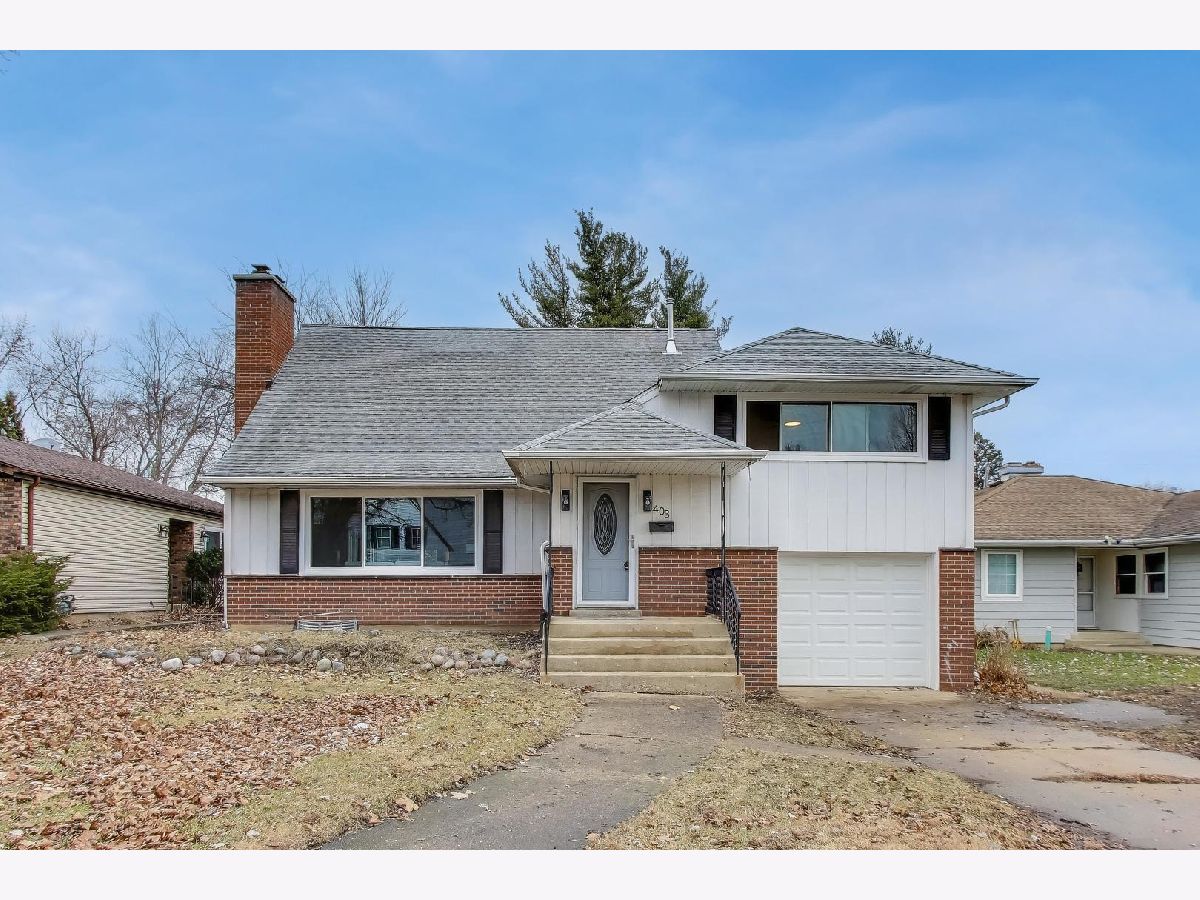  For Sale Mundelein Illinois, 403 Dalton Avenue
