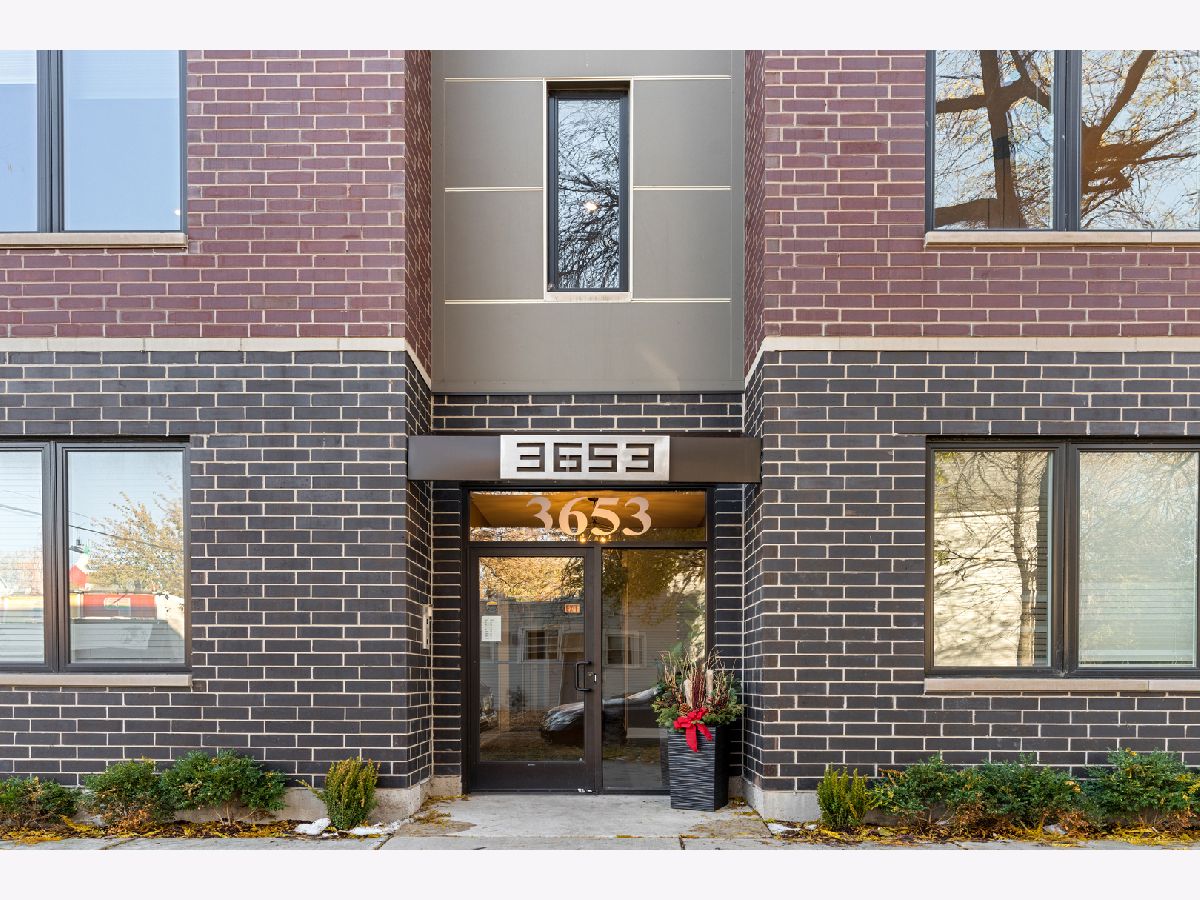  For Sale Chicago Illinois, 3653 Barry Avenue