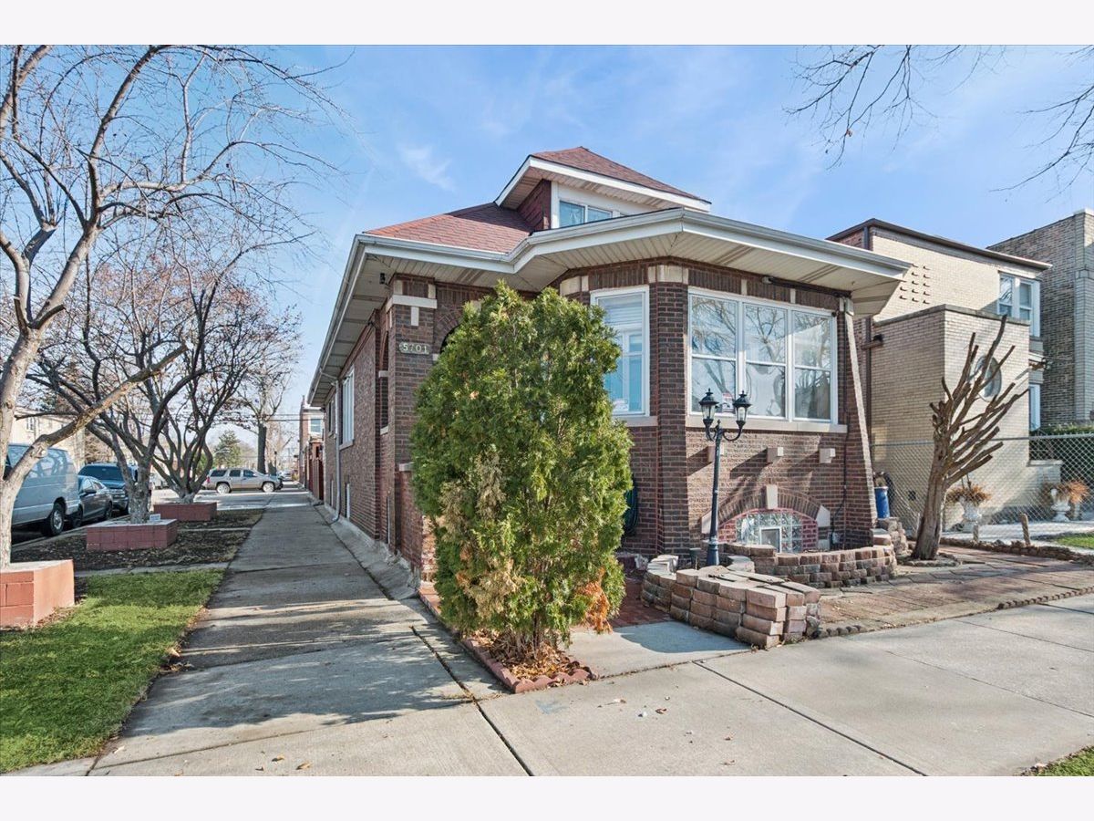  For Sale Chicago Illinois, 5701 Maplewood Avenue
