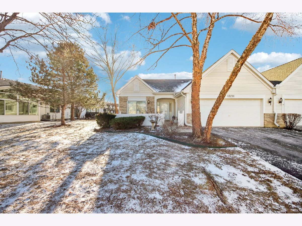 Townhomes & Condos & Homes For Sale Carillon Plainfield Illinois, 13211 Carlisle Lane