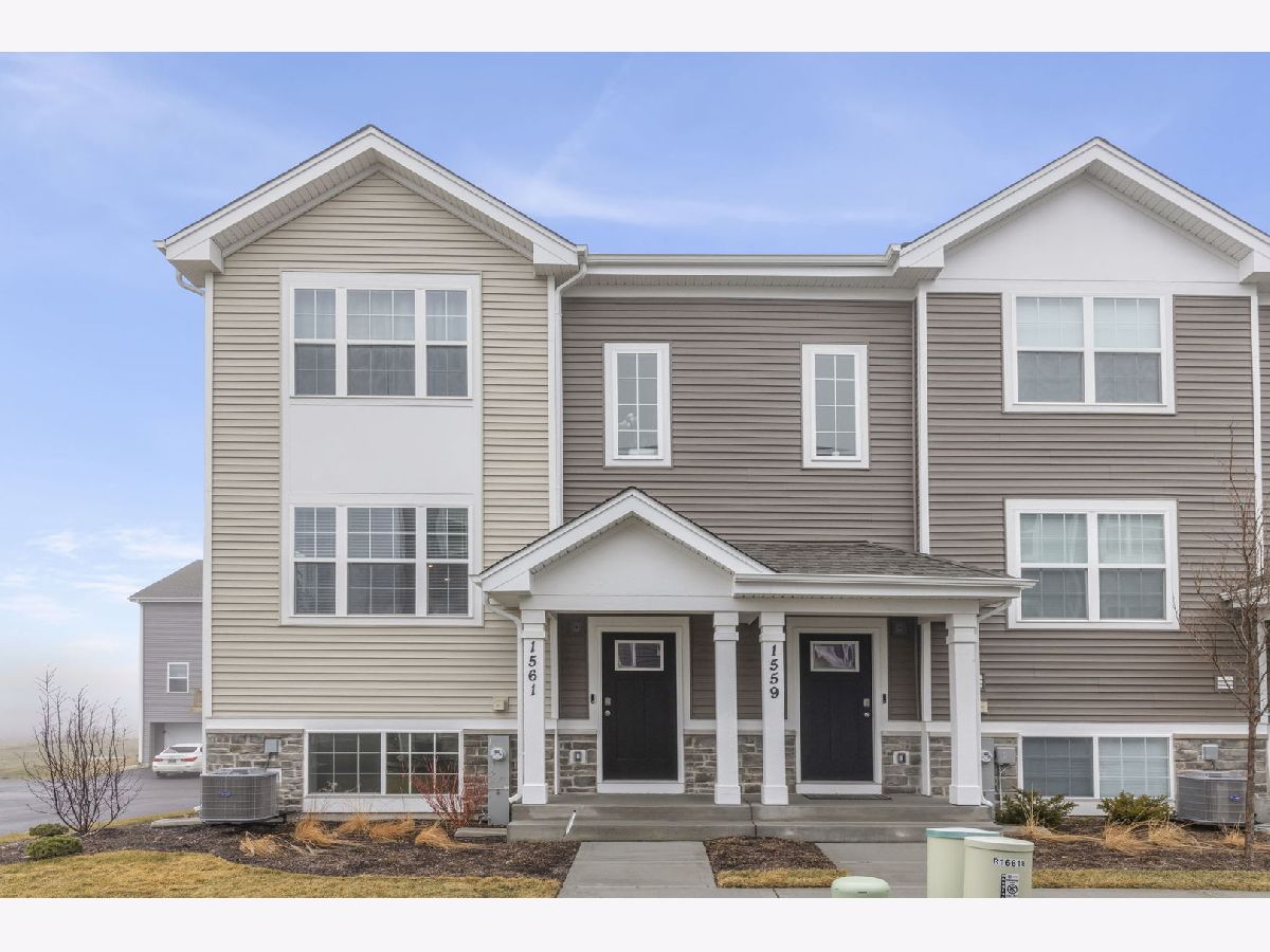 Townhomes & Condos & Homes For Sale Cambridge Lakes Pingree Grove Illinois, 1561 Sequoia Way