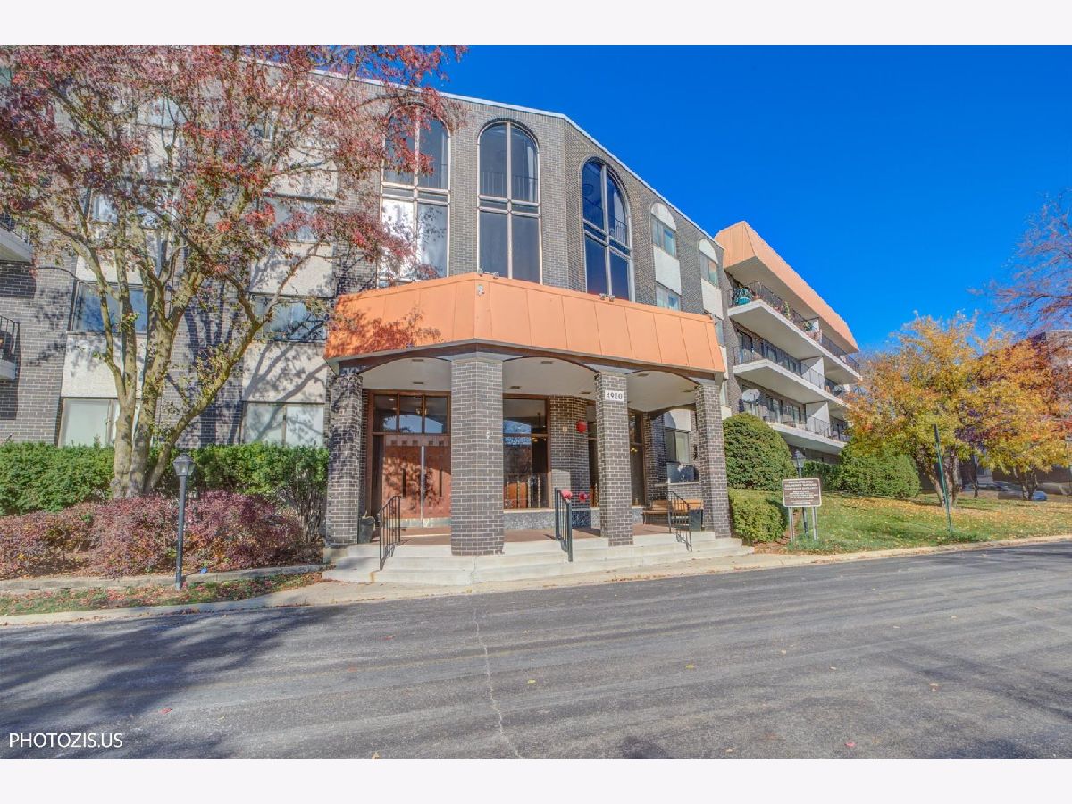 Condominiums & Homes For Sale Barcelona Skokie Illinois, 4900 Foster Street