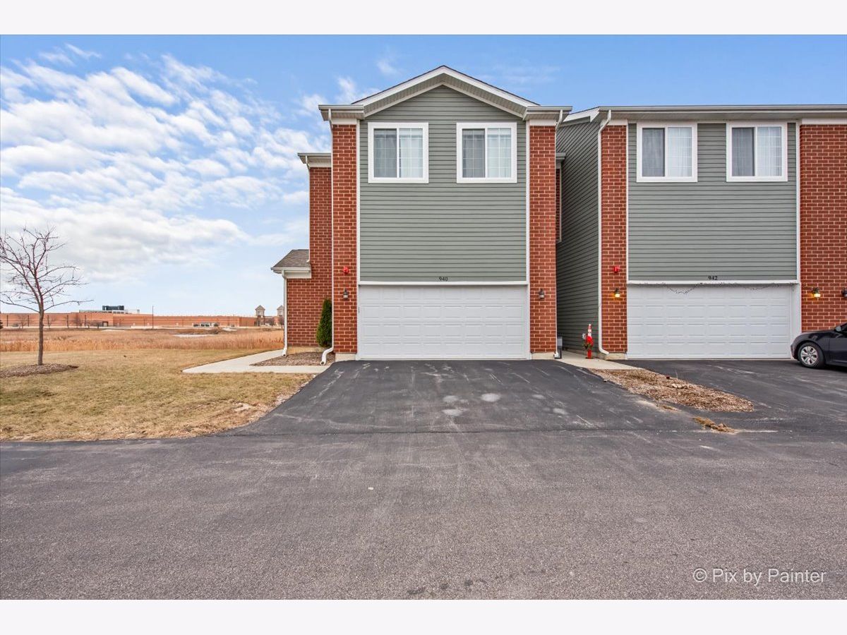 Condos & Townhomes For Rent Townes Of Kendall Market Place Yorkville Illinois, 940 Gillespie