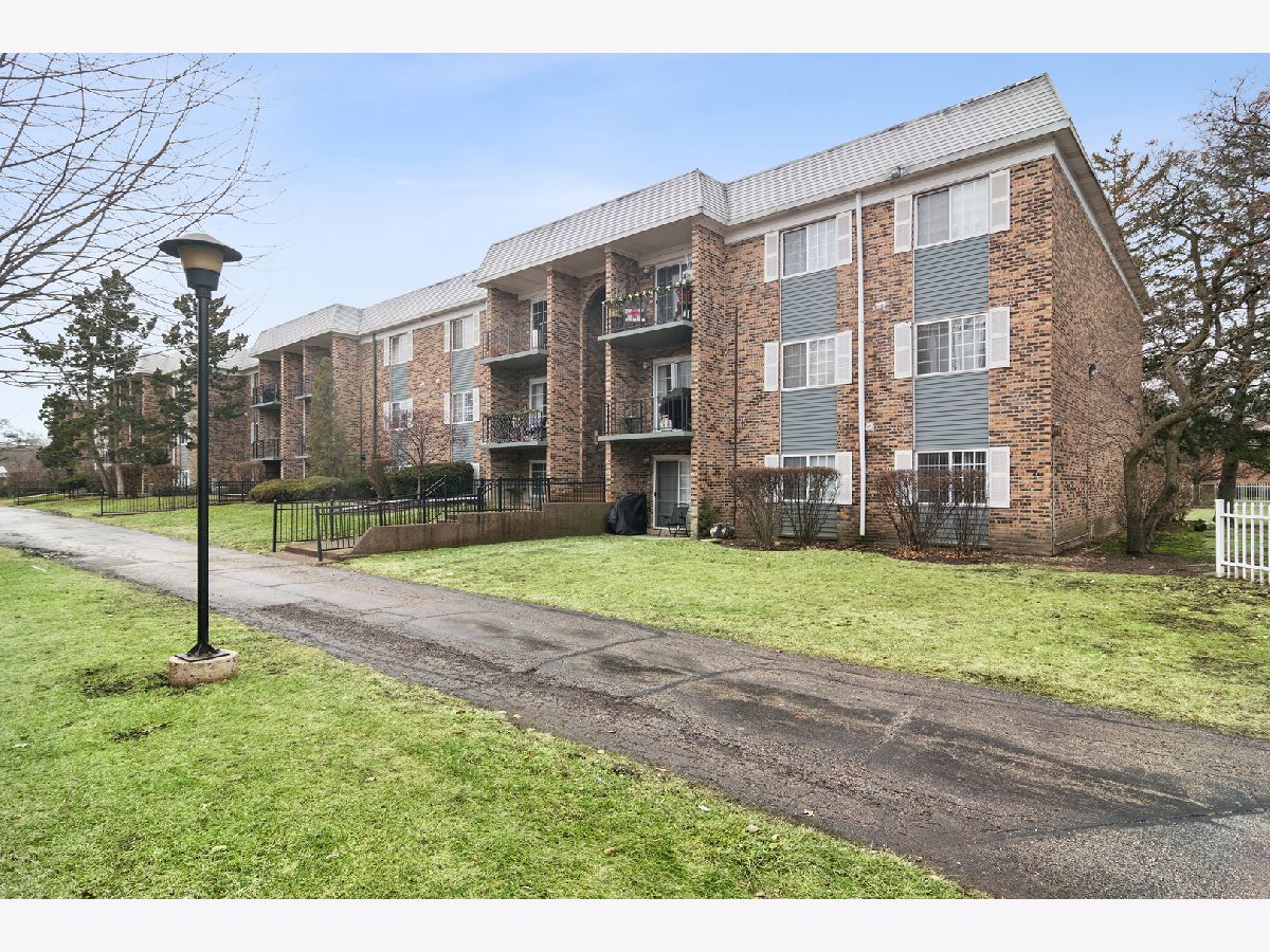  For Rent Arlington Heights Illinois, 1633 Windsor