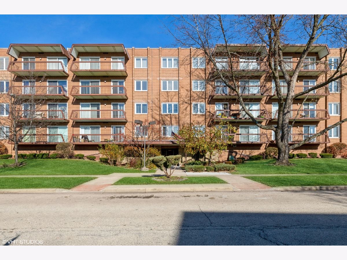  For Sale Niles Illinois, 8100 Foster Lane